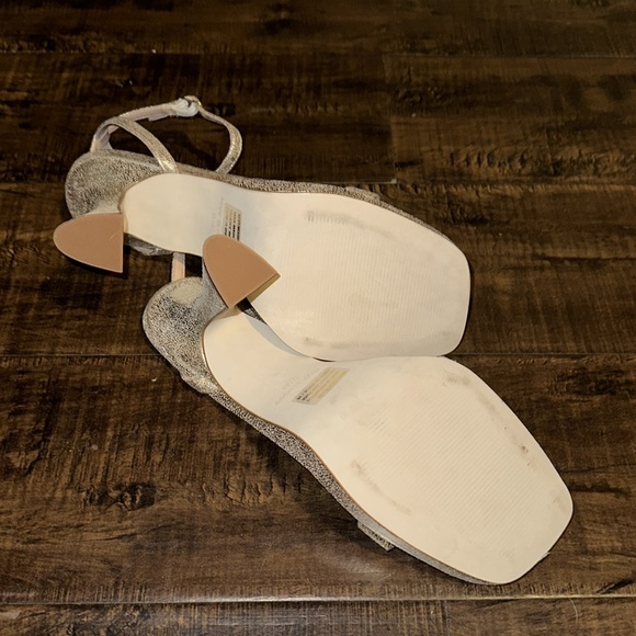 Steve Madden NWOT Gold Heels Size 9.5 M - Picture 3 of 3